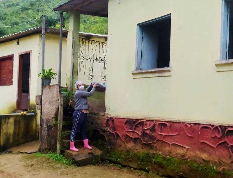 Camacã: Secretaria de Assistência Social faz entrega de agasalhos